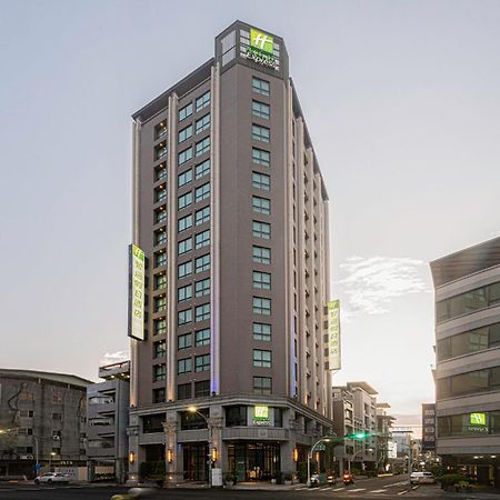 Holiday Inn Express Kaohsiung Love River, An Ihg Hotel Bagian luar foto