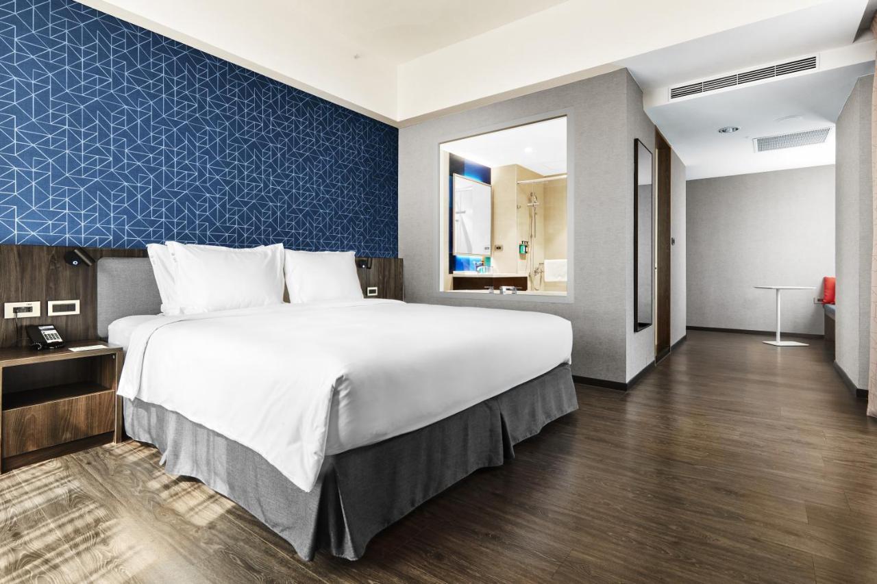 Holiday Inn Express Kaohsiung Love River, An Ihg Hotel Bagian luar foto