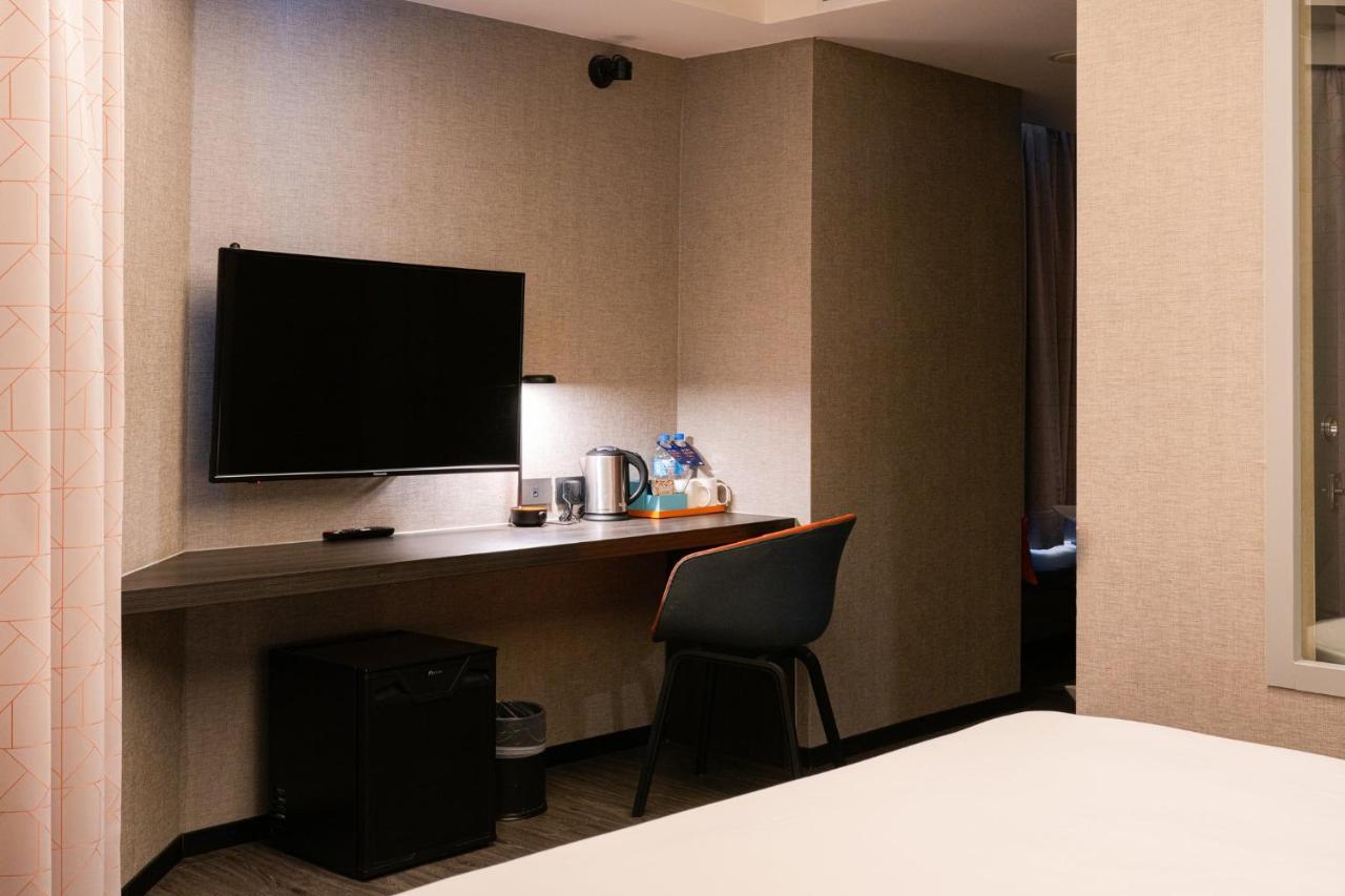 Holiday Inn Express Kaohsiung Love River, An Ihg Hotel Bagian luar foto