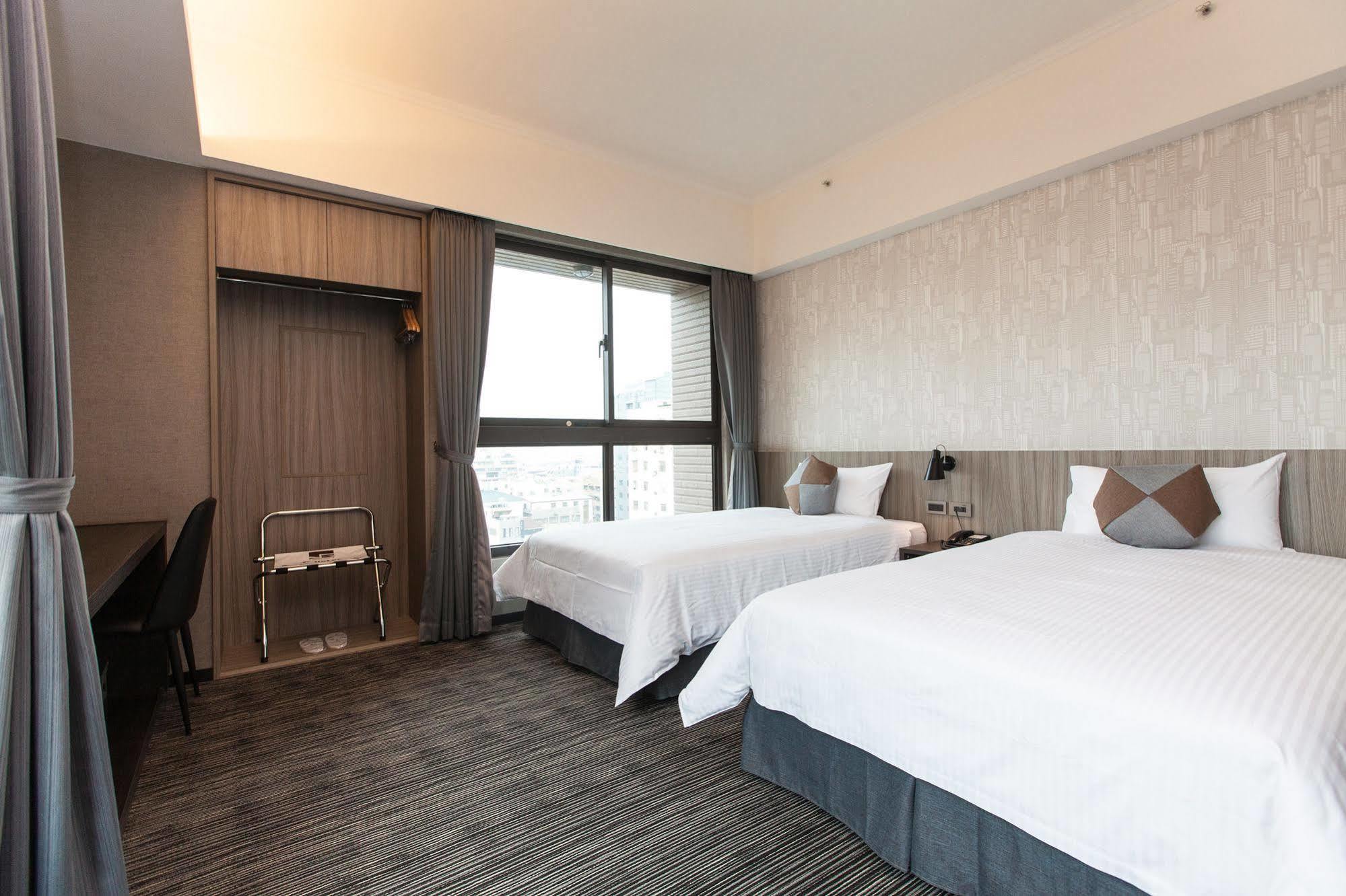 Holiday Inn Express Kaohsiung Love River, An Ihg Hotel Bagian luar foto