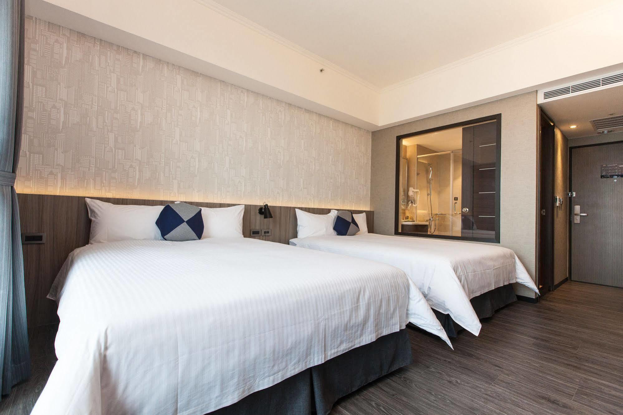 Holiday Inn Express Kaohsiung Love River, An Ihg Hotel Bagian luar foto